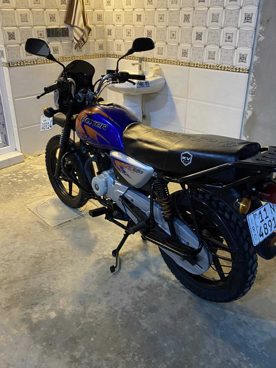 بوكسر موديل 22 رقم بغدادانكليزي  باسمي المكينه بلادية برغي ممفتوح مكان بغداد *********** ماشية 35الف حقيقي. السعر 2300 وبي مجال حك الجية
