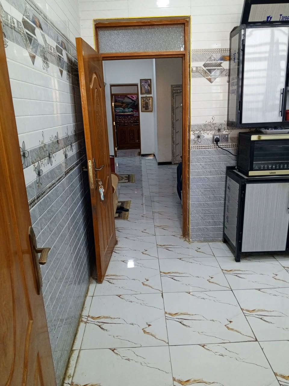 بيت للبيع   200 متر  بناء سنه 2025
المنطقه  الكناهره   قرب القاظي فرقد   ستفسار  ***********
