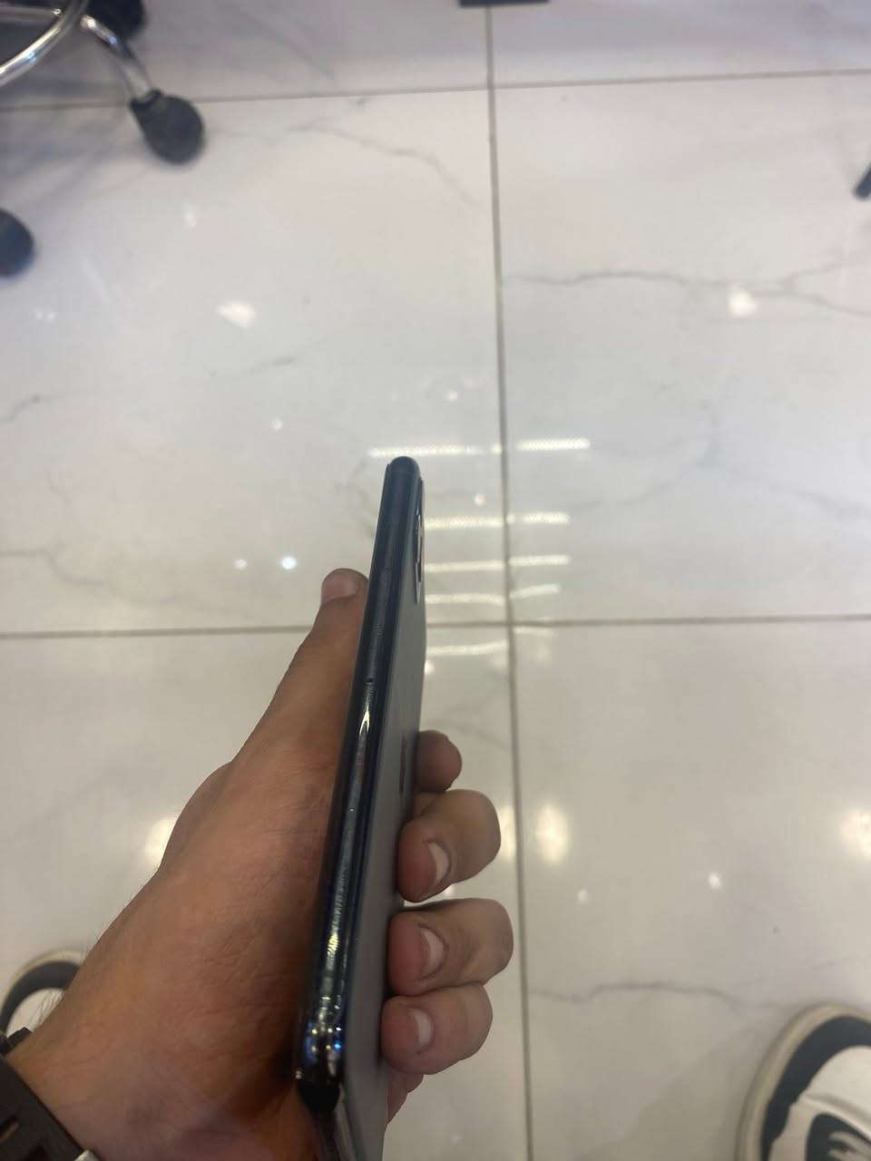 ايفون 11برو ماكس شرق اوسط ذاكره 256بطاريه 100فقط لشاشه مفطوره بلاديه كله شغال صوت اتصال انترنيت كامرات وبصمه وجهه متوقفه السعر 180الف قفل عنواني بغداد الدوره ***********واتساب وخط
