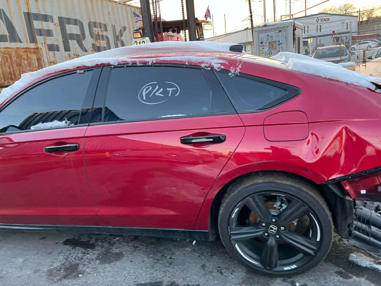 السلام عليكم هوندا اكورد موديل 2025 سبورتL
السيارة حاليا بعقبه  يومين وتنزل حرة وصلت ابيعلك حره او واصل بغداد او تحولها ع اربيل بكيفك السيارة جديدة وبدون ايرباك الكات ع ويل كب ماشية 5الاف بدون دواخل السعر 145 حرة ***********
