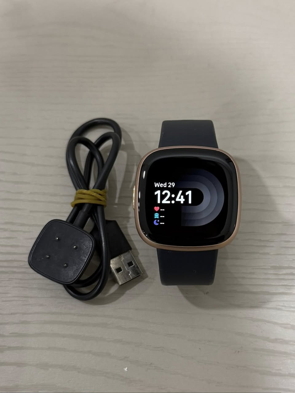 كل ساعه وسعرها بيهن بدون شواحن الكل شغال 
الاسعار من 25 الى 100 الف بيهن فتبت وكارمن وبولر سامسونج وفوسيل وشاومي 
توصيل موجود كل المحافظات


**إذا كنت صاحب هذا الإعلان وتريد حذفه لأي سبب، رجاءا أرسل رسالة إلى الدعم الفني**