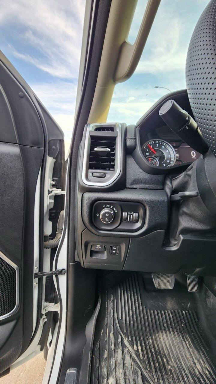 ‏2022 RAM 1500, LARAMIE
السيارة للبيع 

محرك ٨ سلندر ٥٧٠٠ 
دفع رباعي
باب طويل بدي قصير (المرغوب) 
السيارة جدا نظيفة ما ناقصها شي 
حدادية و تبريد و مكينة و گير كلة ١٠/١٠ 
صيانة دورية للسيارة دهن مكينة اصلي فلاتر كلها موبار وكالة
 البانزين محسن او سوبر 
البدي مغلف بكفر سعرة ٣٠٠$ 
تايرات السيارة جدد
مواصفات السيارة  
تدفئة و تبريد كشنات / تدفئة ستيرن / سستم سماعات Alpine / حساسات امامي خلفي / مرايا تعتيم + هيتر/ المقاعد جلد و كنتارا / شحن لاسلكي / كراسي كهرباء و بعد هواي مواصفات

 
السعر 335 و بيها مجال 
رقم السيارة اربيل بأسمي 
مكان السيارة السماوة
***********
