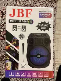 مكبر صوت بلوتوث محمول JBF موديل JBF-807. يتميز بضوء LED أمامي ملون وشا...