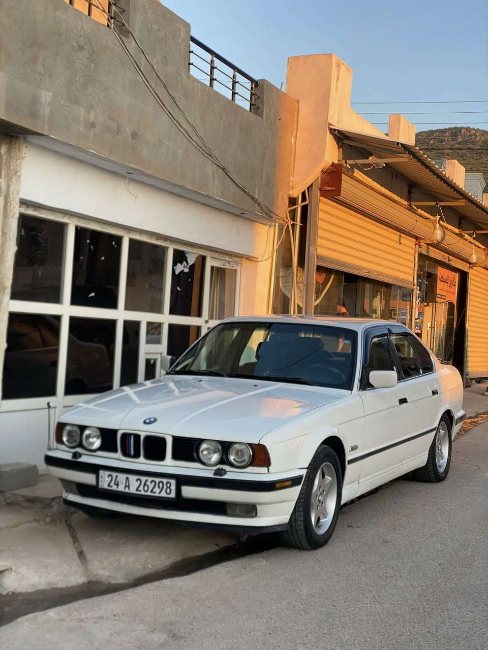 BMW 525 1993
بي ام ٥٢٥ موديل ١٩٩٣ اوتوماتيك 
رقم دهوك
هزة وسنوية جديدة 2030
بدون دعم بدون صبغ
مكينة وحدادية جاهزة
تبريد شغال ثلج
شاشة بلوتوث
لايت زينون

سعر 7,300$ مجال بسيط
***********
***********
شراي يتصل واتساب موجود
