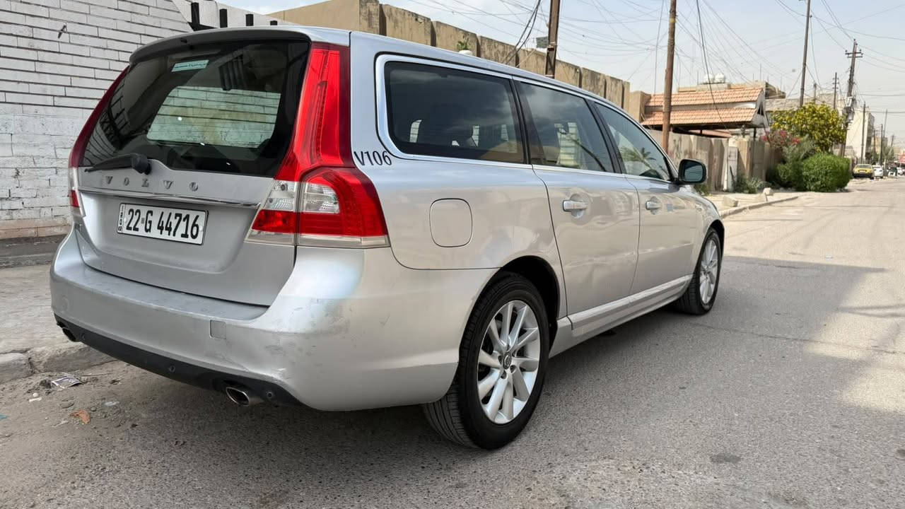فالفو V70 موديل 2016 كير اوتو محرك 2000 توربو اتراي مال زيرو فول مواصفات 1/1 كلشي بيها شغال وجاهز واحله من الصور وسنويه بسمنا ورقم جديد وسعرها 88 ومكانها بغداد شارع فلسطين 
***********
