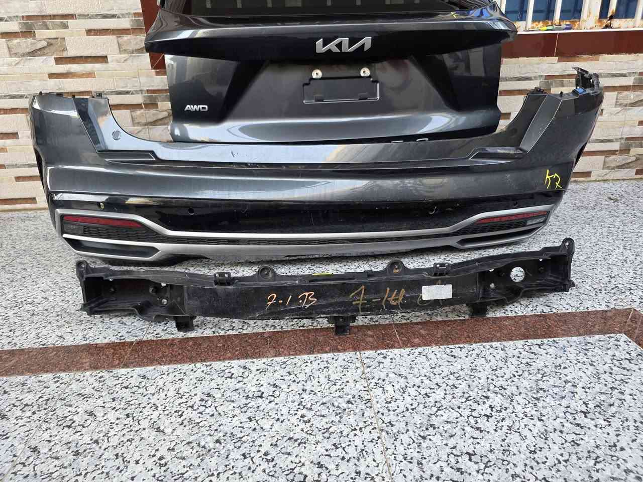 للبيع اغراض سورنتو 2022  SX امريكي تفصيخ 
قيم واخذ ب الي يرضي الله 
اكو بعد اغراض ممصورهن 
*********** 
للتواصل ع الواتساب  / يوجد خدمة توصيل 🚛
