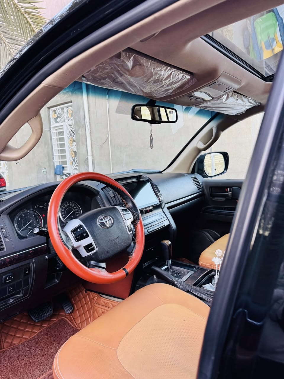 لاندكروز 2011 بريمGXR
محرك 6 سلندر جديدة وبالحقيقة احلا من الصور ماشيه 194 الف كم حقيقي  
 مكفولة
المواصفات شاشه   فتحة سقف  بصمة بيبان
بصمة تشغيل  حساسات امامي خلفي
ثلاجة  
3 قطع تبريد 
 كير محرك مكفولات
السعر 325
***********
