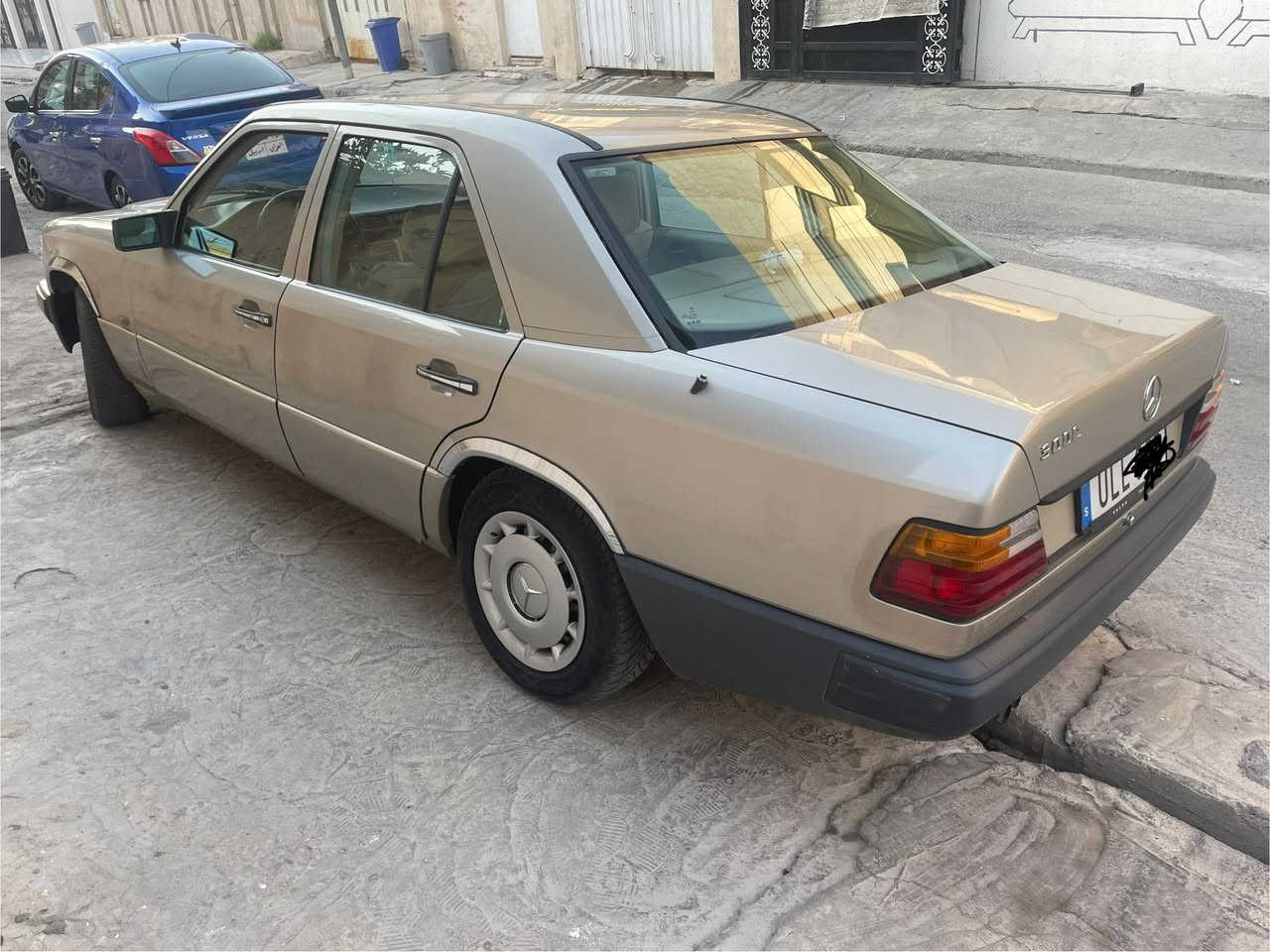مرسيدس W124 300E موديل 1985 – كيرر أوتوماتيك

للبيع بحالة جيدة جداً بالنسبة لعمرها، والسيارة شغالة وما فيها مشاكل.

• محرك 6 سلندر  
• تسجيل أوروبي  
• جميع الأوراق متوفرة للتسجيل في العراق  
.وتترقم اربيل ايضا والسياره حاليا علحدود زاخو حاضره للبيع

الرجاء فقط الجادين.  
للمزيد من المعلومات والسعر الاتصال على الرقم: ‎+46764146883


**إذا كنت صاحب هذا الإعلان وتريد حذفه لأي سبب، رجاءا أرسل رسالة إلى الدعم الفني**