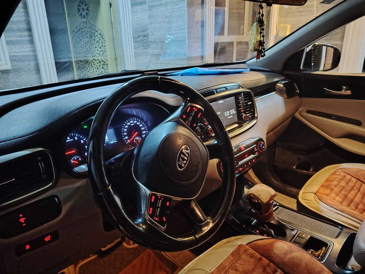 سلام عليكم سورنتو خليجي مكفول 
مواصفات 
____________
٦ سلندر 
٣ قطع تبريد

المقاعد طوي كهربائي

جنطه كهرباء مع حساسات

اوامر صوتيه 
اشارة ترحيب
بصمات دخول ذكي عالأبواب
كراسي كهرباء
بردات بلاديه للأبواب الخلفيه 
رادر موديل 2018 شكل 20 ماشية 100 رقم وسط وهاذ رقمي ***********
