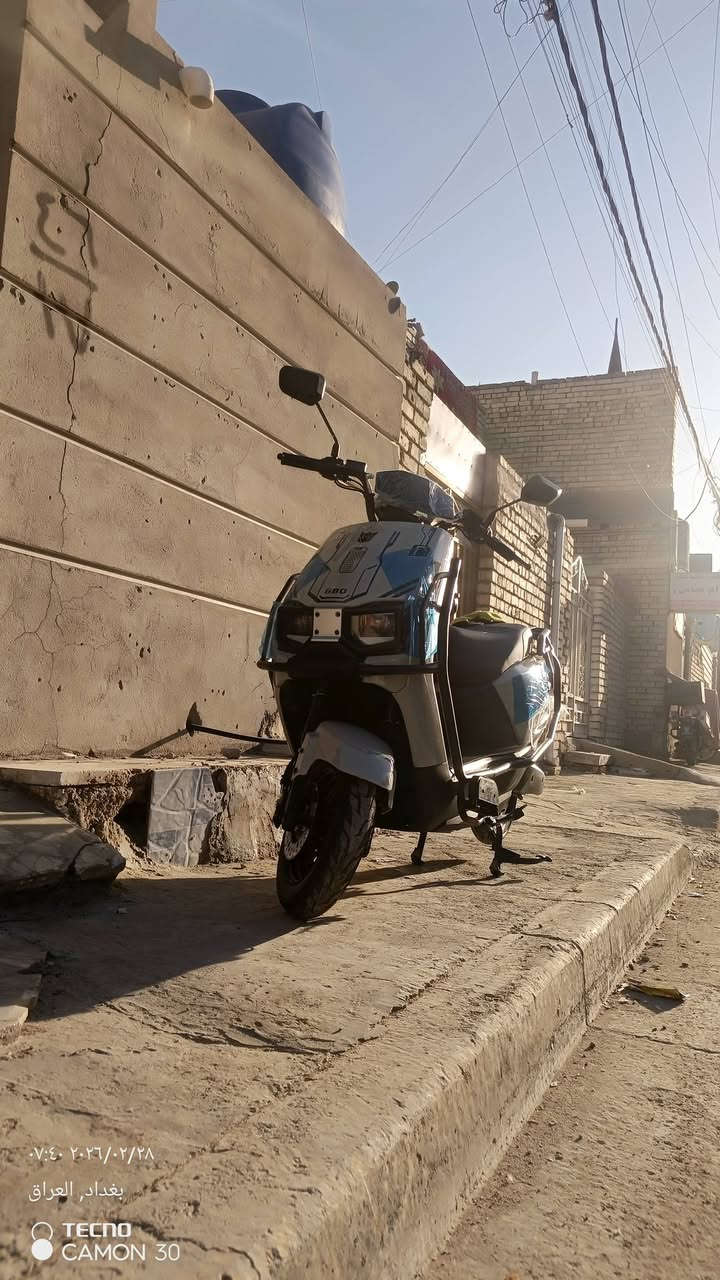 سلام عليكم 
دراجه شحن ام عيون للبيع دراجه لون مميز سمنتي دراجه خير من الله بيه لايات عالي ناصي زنون جديه الدراجه بل جيس صالي تقريب سبوع من فتحته من الكارتون اشاير يمنه يسره دكمه مال سرع تجي ب نضام 3 سرع وياه شاحنه الاصليه و تتكون من 6 باتري و مري ثنين هاذ الرقم للاستفسار/***********
