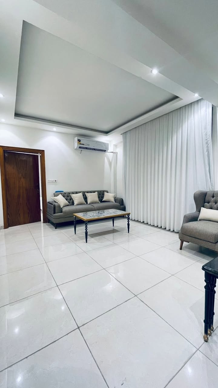تفضل 👇 نسخة جاهزة للنسخ والنشر

⸻

🏠✨ مشتملات وشقق للإيجار – الكرادة داخل ✨🏠

📍 الموقع: الكرادة داخل قرب حسينية عبد الرسول علي
📌 شارع عريض وموقع مميز جداً ومناسب للعوائل

🔹 المشتملات المتوفرة:
▫️ طابق أرضي
▫️ طابق أول
▫️ غرفتين وصالة
▫️ حمام
▫️ صالة معزولة
▫️ مطبخ معزول
▫️ بناء حديث زيرو غير مسكون

🔹 كما يتوفر شقق زيرو غير مسكونة بأسعار مناسبة جداً

🏢 أنواع الشقق المتوفرة:
▫️ غرفة وصالة
▫️ غرفتين وصالة
▫️ ثلاث غرف وصالة

📍 مواقع الشقق:
▫️ الكرادة داخل قرب مجمع الليث
▫️ الجادرية
▫️ العرصات

📐 المساحات المتوفرة:
100 م² – 120 م² – 130 م² – 140 م² – 150 م²

💰 الأسعار مناسبة جداً وحسب الموقع والمساحة

📞 للتواصل: ***********
📍 زيارة المكتب: الكرادة داخل قرب حسينية عبد الرسول علي
🏢 مكتب المهندس للخدمات العقارية

نستقبل جميع العروض:
بيع • شراء • إيجار • تصميم • ترميم • إدارة أملاك

⸻
