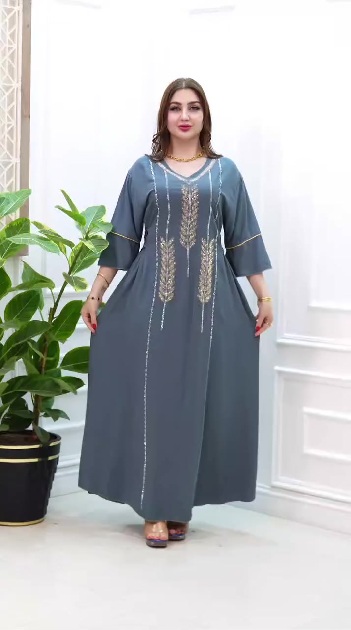 دشداشة نسائي بخامة كشمير مطعّم بالستراس درجة أولى، تضيف لمسة أنوثة بسيطة بدون تكلف، مناسبة للبيت والزيارات، متوفرة بمقاسات كبيرة 2XL – 3XL – 4XL – 5XL

متوفر جملة ومفرد سعر ويه توصيل 25الف جميع المحافظات العراق يحب خلي توصل عل رقم بي وتساب ***********
