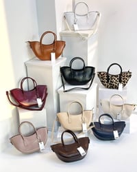 جنط نسائي/تم تكرار الموديل  سعر المفرد 10 آلاف دينار سعر الدرزن 84 ألف...