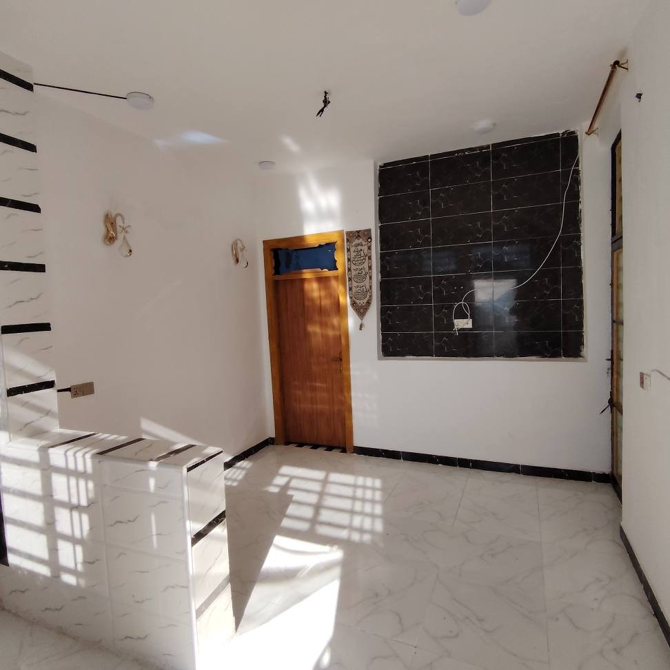 يا الله
اللهم صلى ع محمد وال محمد
للبيع بيت ٥٠ متر طابو سند ٢٥ شارعه مرقم ومشمول بقرار التطويب شارع الصب عامود ٣٢١ بالخط الثانيه ٥٠ متر عن شارع السوك موقع يخبل  البيت جاهز
 سطح مطبك
مرازيب كامله
خط مولده
نانو + تانكي ويه البيت
تاسيس مطبخ حار بالمكشوفه وسنك
كراج جينكو خارجي البيت مسكون شهر
السعر ٢٣ وقابل للتفاوض
للاتصال *********** واتساب النجف, العراق
