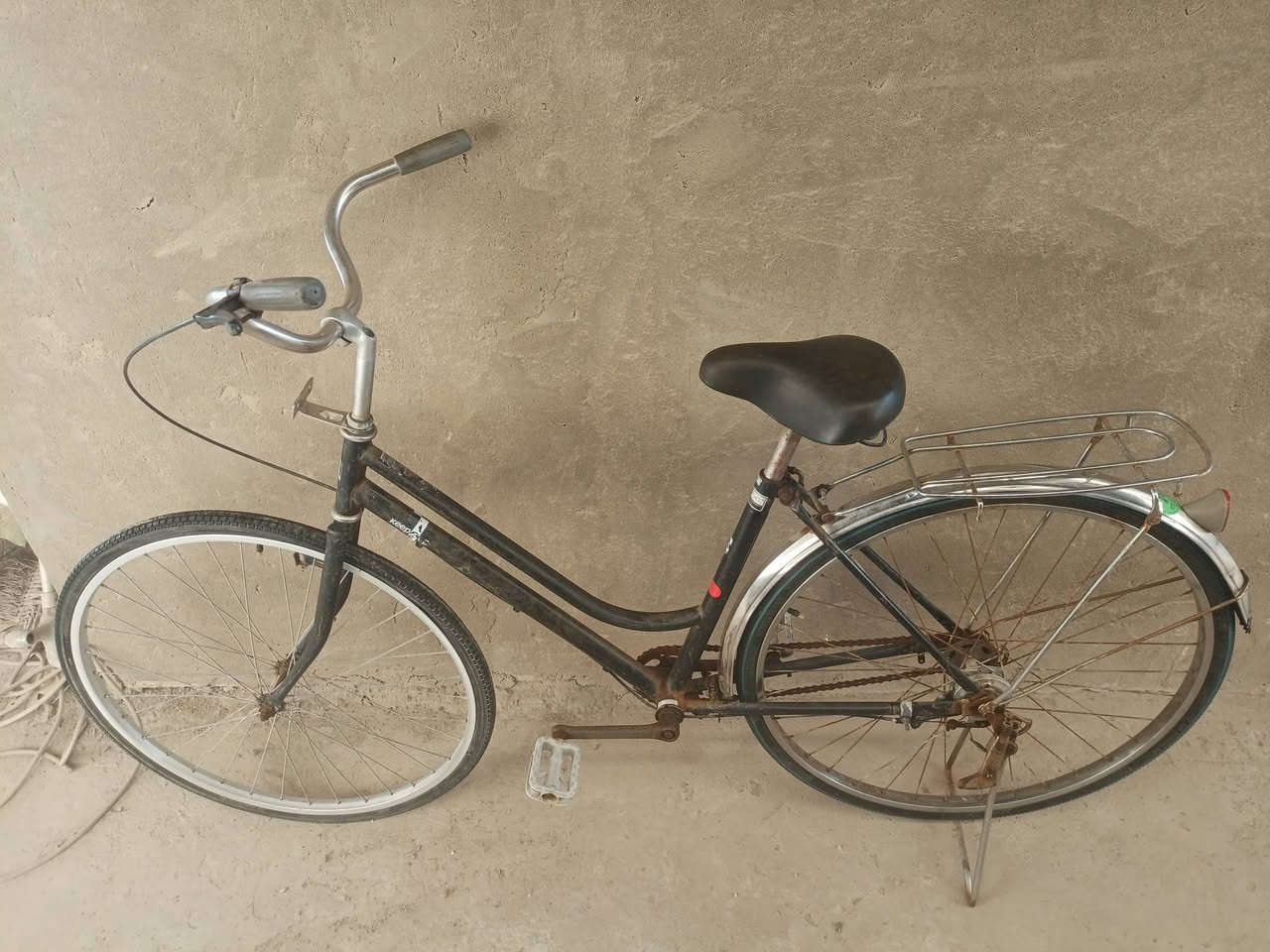 سياحي باله لون اسود حجم 27 
بدون نقوصات ماعدى مدگر كدام
سرج جديد تاير ورى وتيوب جديد
مكاني حي الاصدقاء يم جسر العسكري وملعب الفيحاء
السعر 50
***********
واتساب
