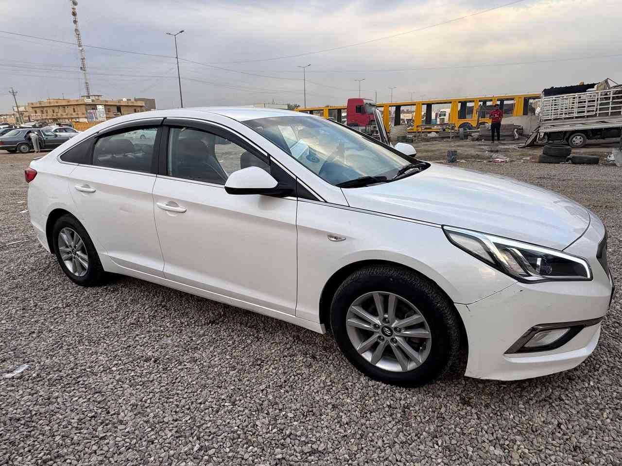 سلام عليكم .
سوناتا ٢٠١٧ خليجي للبيع فقط . 
السونار مرفق مع الصور
مواصفات عادية 
محرك ٢٠٠٠ دوش ونضافة ١٠٠%  
شاشة جديدة 
حساسات خلفية 
كامرة دوارة 
تبريد أمامي خلفي ثلج ع وضع الوكالة 
مري شفط 
منضومة كاملة لايت زنون مع عدسات عين الشيطان ب٤٠٠ الف 
كير ثلاث انضمة قيادة ايكو وعادي و نورمال
تحكمت ستيرن 
كشنات جلد 
داخل اسود ونضافة ٩٠ % 
رقم سليمانية دولي وداخلة هزة وكاملة شرط التحويل بأسمي 
نضافة السيارة من الخارج ٩٠% وتخبل احلا من الصور 
بيهه فقط شخط في باب الخلفي موضحه في الصور والسونار 
موقع بغداد أبي غريب 
السعر ١٤٣ وبيهه مجال حك الجية 
***********
