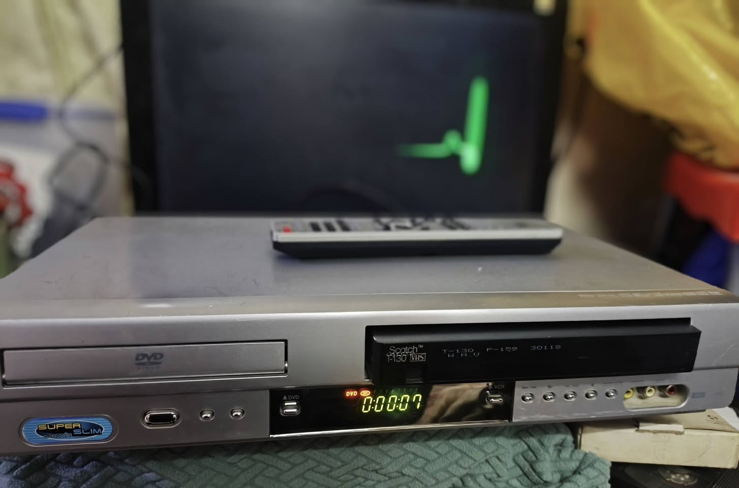 سلام عليكم 
جهازمشترك دفيدي فيديو كاسيت كبير ماركه الجي كوري 6 هيد ستيريو سوبر سلم مع ريموت كنترول اصلي و فيشه كاسيت هديه
يريد يراسني بلخدمه تحياتي


**إذا كنت صاحب هذا الإعلان وتريد حذفه لأي سبب، رجاءا أرسل رسالة إلى الدعم الفني**