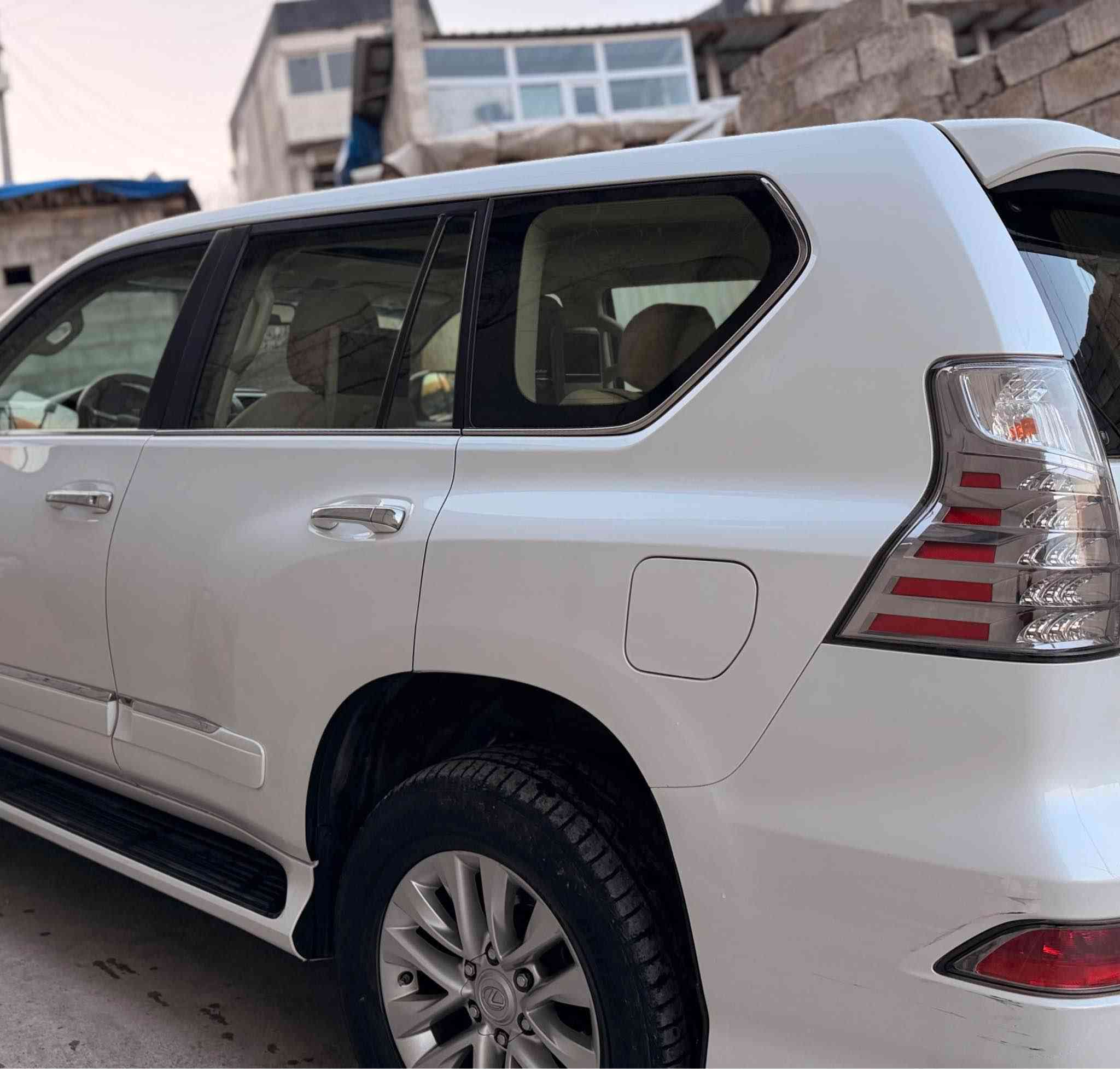 کامل مواسەفات بەس سەلاجە نیە دەعامی لۆ دەعامی بەشەرتە گێڕ و مەکینە بە شەرت 
دوو بەسمە 
سلایت
چوپ (هەوا)
دەبل ئەکسل
سێ مەقعەد
تەنها هەندەکشوختی لە دەرگای دواوە هەیە 
واتس ئەپ : 5532 428 0781
تەلەفۆن : 5532 429 0773
للبيع، مستعملة وأوتوماتيكية
باسمتين
لوحة أردواز
مروحة (هواء)
محور مزدوج
ثلاثة أبواب
يوجد مساحة محدودة في الباب الخلفي
واتس ئپ :٥٥٣٢ ٤٢٨ ٠٧٨١
هاتف: ٥٥٣٢ ٤٢٩ ٠٧٧٣ سوران, أربيل
