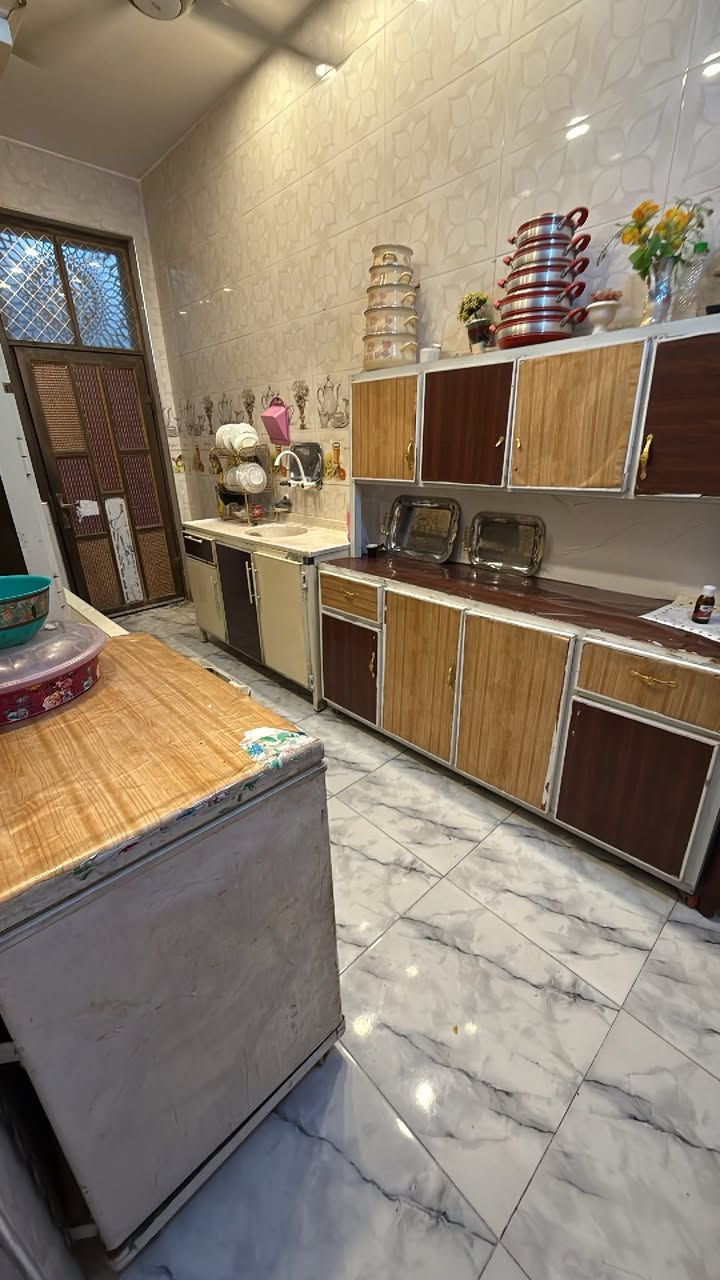 دار للبيع مساحه 125بناء طابوك رفت ارضي طابقين كامل حي العسكري قريب الشقق السكنيه ع الشارع الرئيسي
السعر 120 وبي مجال الاستفسار ***********
