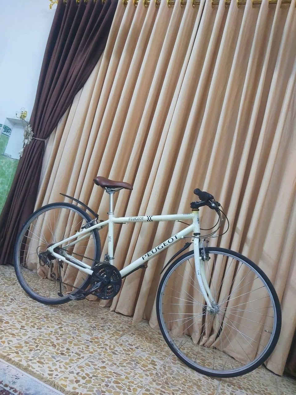 السعر : 100 قفل
للبيع بايسكل c700 Peugeot فرنسي أصلي
حجم: ٢٧ / ٢٨
هيكل ألمنيوم خفيف
7 عقارب شغّالات تمام 
مكاني : الحبيبية 
للاستفسار موجود واتساب وفيسبوك ( *********** )
