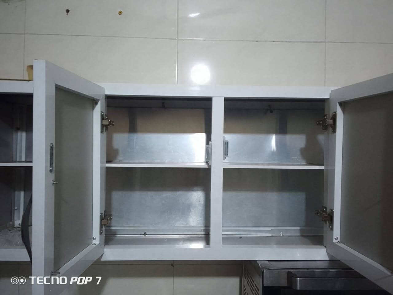 السلام عليكم 
كامنتر الامنيوم مترتين ونص والسنك مترتين وطباخ مع مرشحة السعر 425وبي مجال 
جرابي حديد اثنين 175وبي مجال 
الرقم ***********
