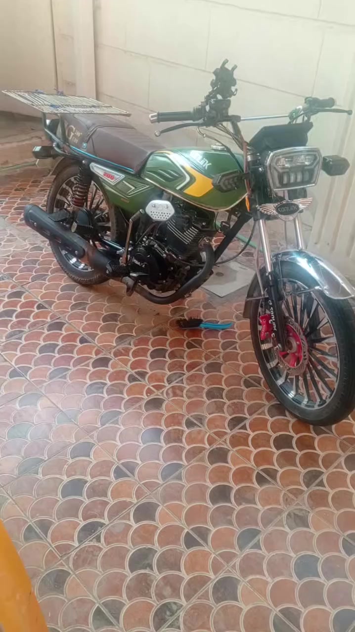 للبيع دراجه سيفان موديل 2025 مجفته مكينه باقي كله كامل اوراق اسكنر دبل بصمه اكو بيهه جم شغله نقص كهربائيات كامله مامتواجد عل فيس رقم تلفون ‏‪***********‬‏
