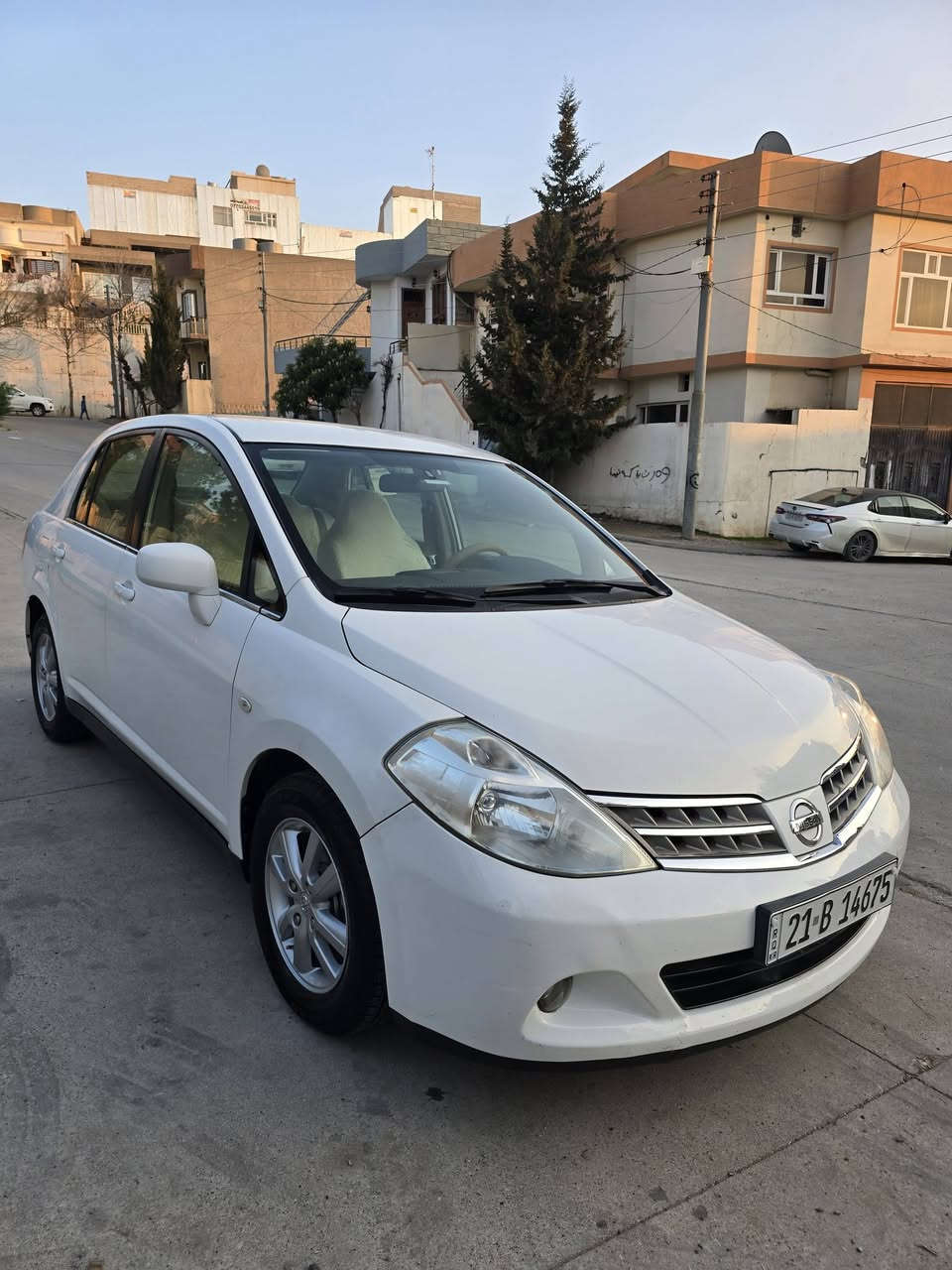 نیسان تیدا ٢٠١٠ یابانی
ناو زەرد

چوار جام کارەبا

سکان ڤۆلیوم

سەنەوی بە ناوی خۆمەوەیە تا ٢٠٣١

گێڕو مەکینەی برغوی با نەدراوە

پێش و دوای کەپسەو دەعمی نییە

هەمو گیانی بە شەرت

نمونە لە جوانی
***********
