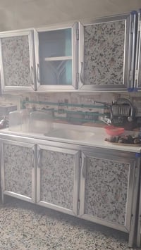 عندي كاونتر 4قطع نضافه80/100السعر 300عنوان بغداد وعندي توصيل 077193706...