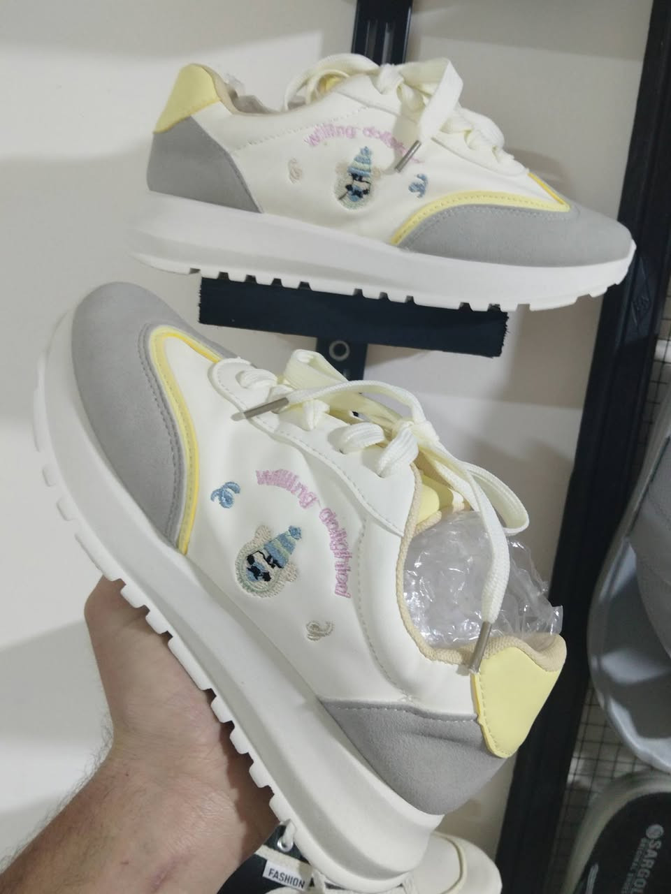 خوتي اخواتي الحذيه نسائي قياسات من41الى 32 سعر قطعا 8الاف كله اصلي مكاني فلوجه جسر  شارع 60
هاتف *********** *********** اي قطعا تعجبك او تعجبج توصيل موجود الف دينار فلوجه فقط
