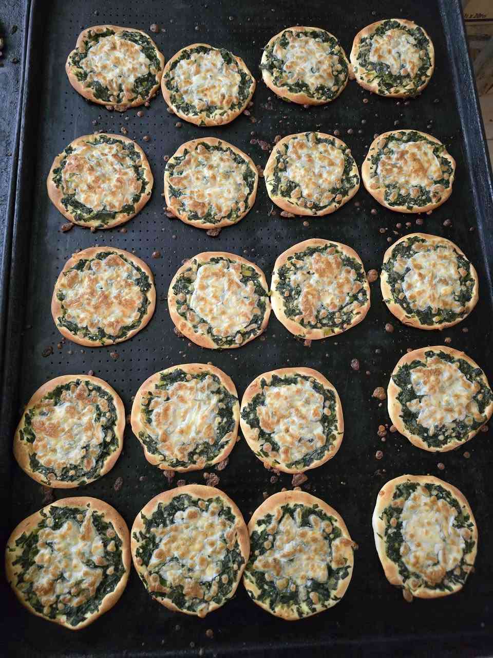 يتوفر جميع أنواع المعجنات للطلب تواصل على الخاص يوجد خدمة توصيل


**إذا كنت صاحب هذا الإعلان وتريد حذفه لأي سبب، رجاءا أرسل رسالة إلى الدعم الفني**