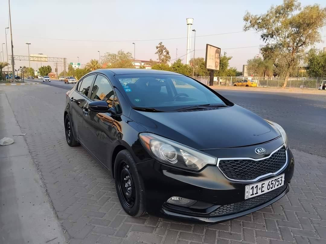 السلام عليكم سياره فورتي امريكي محرك ٢٠٠٠ دوش للبيع السعر ١١٠ وبيها مجال حادث دعاميه وبنيد للتواصل واتساب ***********
