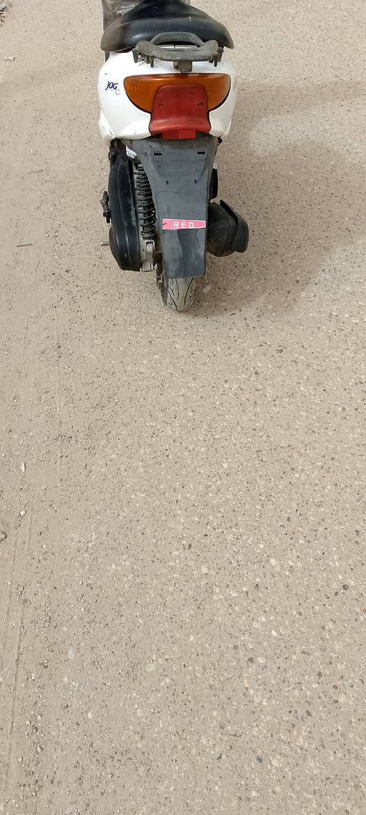 سلام عليكم دراجه عصفوري للبيع دراجه مفتوحه مره وحده سلف شغال نقص بس كتف اشاير و الباقي كله شغال السعر 
350 وبيه مجال مكاني سومر وهذا رقمي ***********
