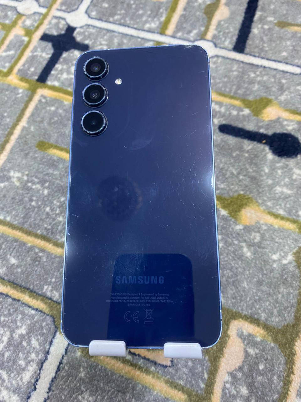 السلام عليكم كالكسي a 55 5g ذاكرة 256 عشوائية 8
اصدار 2024
بطارية 5000 مللي امبير
تصميم زجاجي ومعدني فاخر 
شاشه من نوع super amoled بتردد 120 هرتز 
معالج Exnynos1480 ثماني النواة
كاميرا خلفيه ثلاثيه 50-12-5 ميكا بكسل
وسيلفي بدقة 32 ميكا بكسل
مقاوم للماء والغبار بمعيار IP67
الجهاز بي ضرب بالكلاس مال الشاشه مماثر على اللمس نهائيا 
السعر المطلوب ١٦٥ الف 
يرهم مراوس


**إذا كنت صاحب هذا الإعلان وتريد حذفه لأي سبب، رجاءا أرسل رسالة إلى الدعم الفني**