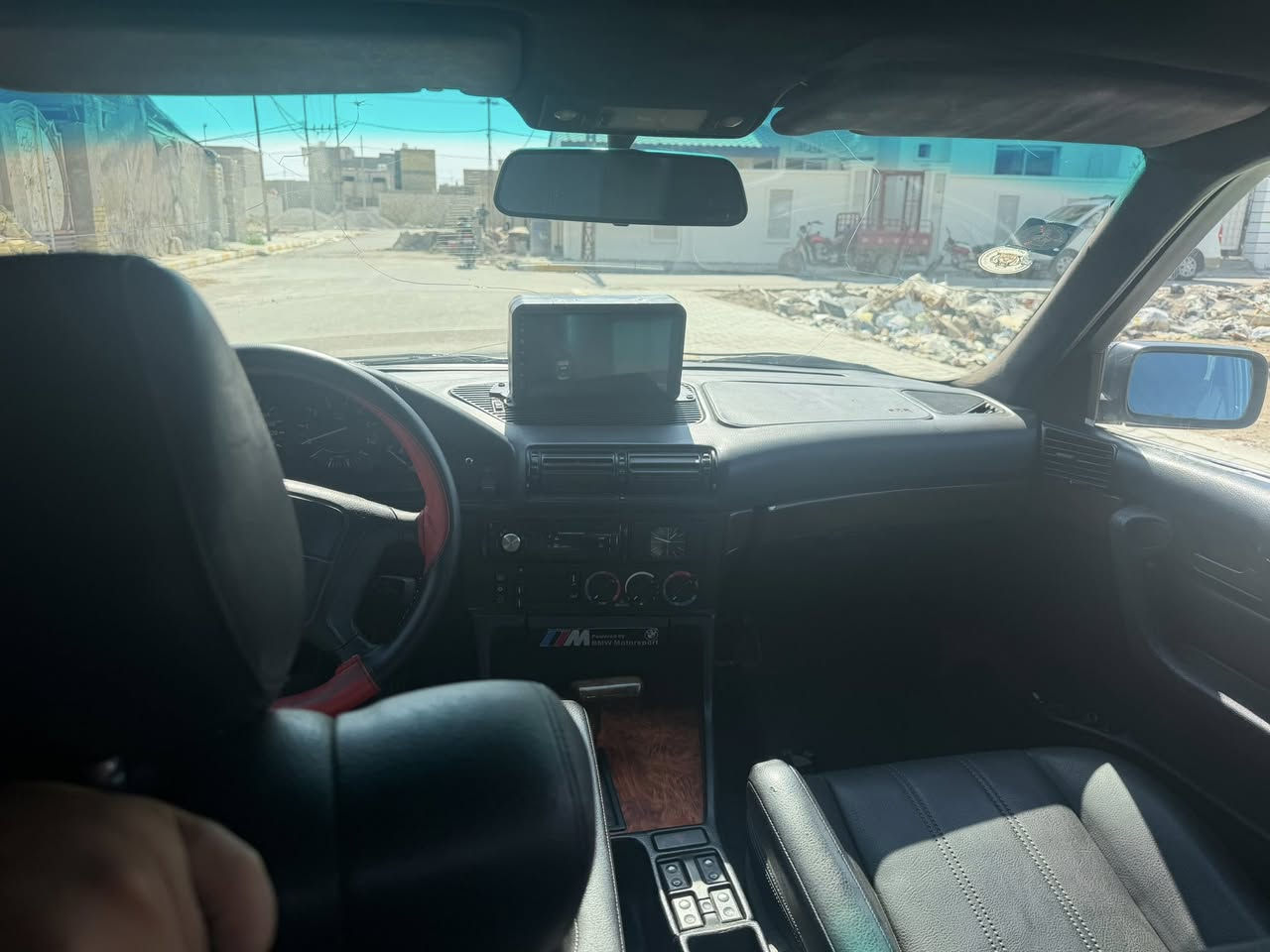 السلام عليكم للبيع BMW525اصل 
مسكر عدل اوتماتيك موديل 1991 مكانه الكوت قضاء الحي
السعر 45 قفل 
***********
