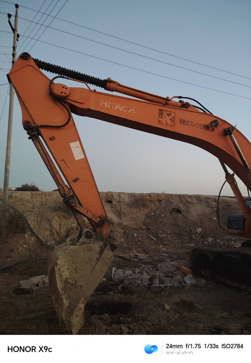 سلام عليكم  حفاره للبيع زت عادي
موديل 2003 مكفوله كفاله 
الا ستفساره***********
