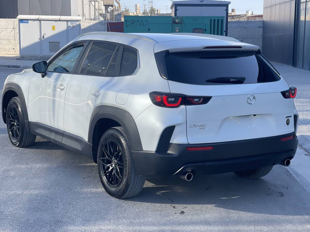 Mazda cx 50 2024 ***********
ڕەنگ سپی مواسەفات . بەسمە . سندوق جەگ . دەبڵ اکسل . ڕادر و خەتی جادە . شاشە و کامێرا . بۆنید و چاملخ بۆیاخە 3مانگ کاتی ماوە نرخی 172 سعری خوار هەموو بازاڕ السليمانية, العراق
