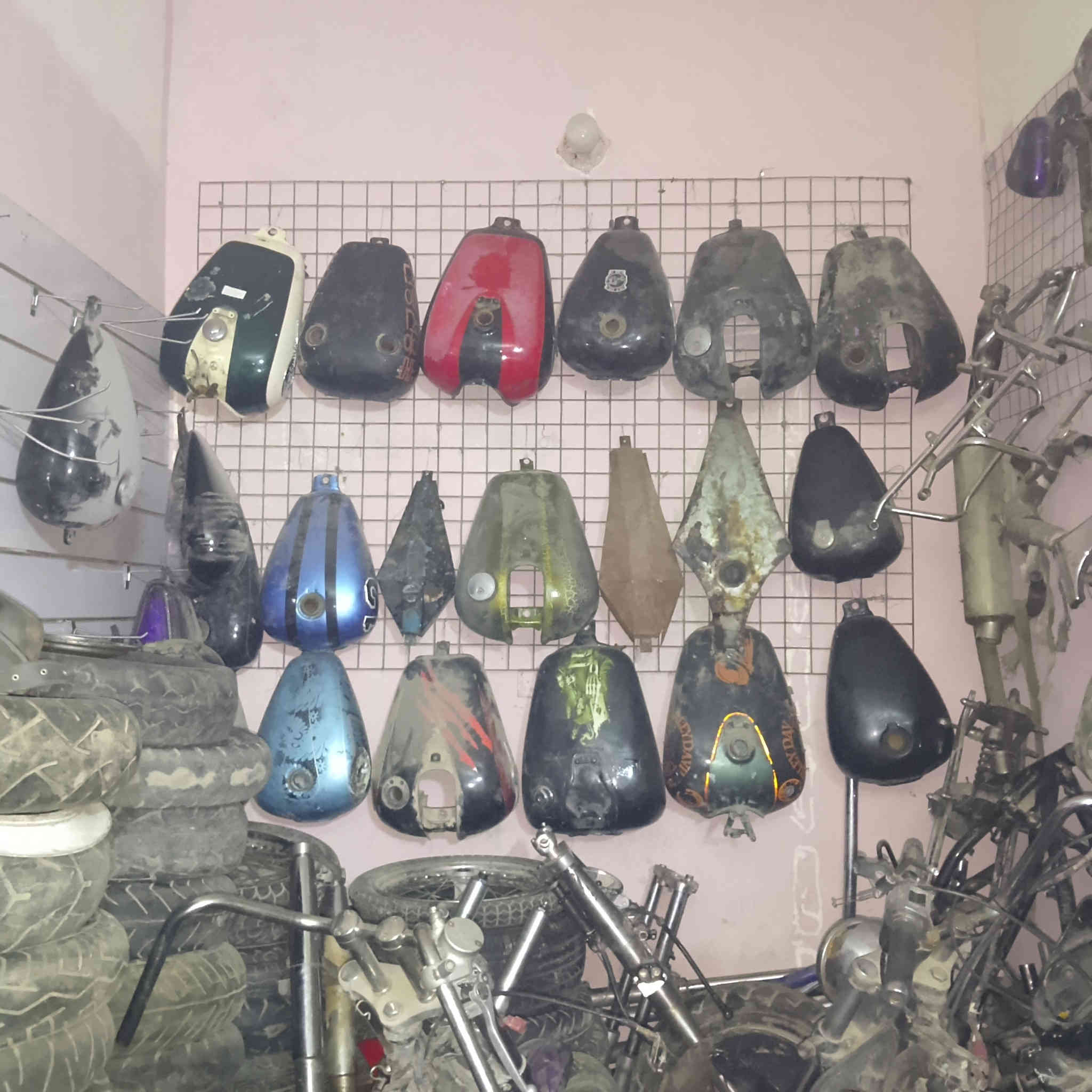 السلام عليكم شباب تفصيخ وجديد شتريد موجود
انسب الاسعار تدللون 
تجفيت تعمير صبغ عام 
صبغ أولد سكول
شرط الظمان 
عنوان
 بغداد ام الكبر مقابيل قسم المشاريع 
توصيل موجود لكل المحافظات 5الاف 
الاسعار خاص 
***********
ابو الكرم هارلي
