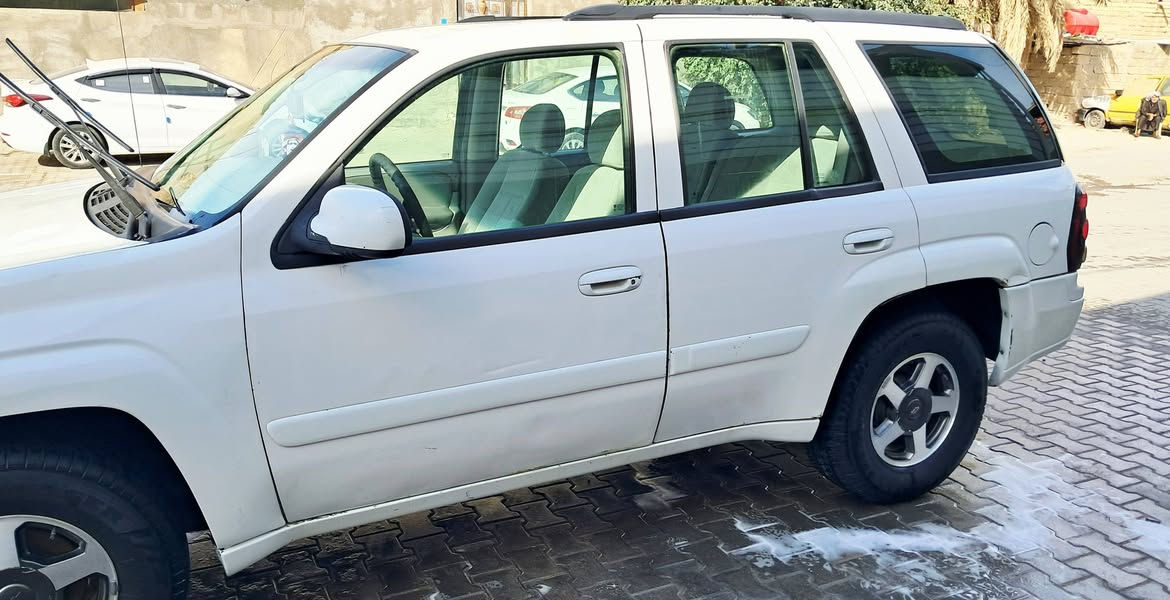 بلايزر موديل ٢٠٠٥ رقم بصره السياره جاهزه من كلشي اي نقص مابيه غير مكفوله من الصبغ السعر ٩٥ بيه مجال قليل مكاني بصره للستفسار  *********** اخوان الي يريد اي استفار يراسل وات ساب
