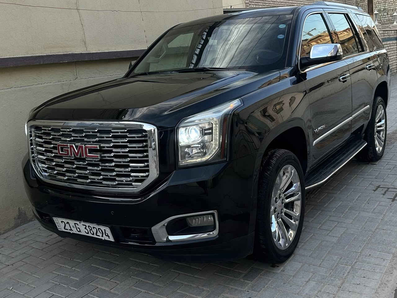 - يوكن ( SLT ) فول أعلى مواصفات المحرك المرغوب 5300
موديل :   2016
الون:       اسود🖤 
العداد: 160 حقيقي
الفئة : SLT

/حجم المحرك    ٨  سلندر  5300
/ فتحه
/ بصمه تشغيل + بصمة ابواب
/ رادار امامي مانع اصطدام 
/ رادار خلفي
/ رادارت جانبيه ( نقطه عمياء)
/ كشن السائق هزاز  للتنبيه ( مربوط مع الرادار)
/ كامراة دواره مع الاستيرن اصليه
/ كشنات جلد 
/ كشنات اماميه كهرباء
/كشنات خلفيه كهرباء
/ كشن السائق خزن ميوري 
/كشنات خلفيه متصله
/ كشنات تدفئه + تبريد 
/ باب خلفي كهرباء
/ استيرن كهرباء
/مرايات جانبيه كهربائيه ( شفط) + تعتيم 
/ فول تحكم استيرن جهتين + ستيرن تدفئة + ستيرن كهرباء
/حساسات امامي  خلفي
/ فور ويل 
/ لايت زنون
/ لايت وبك لايت ليد (LED)
/شاشه اماميه كبيره 
/شاشه عرض خلفيه
/ كشنات 7 راكب كهربائي 
/ تشغيل عن بعد 
/ تبريد مركزي ثلاث قطع
/ تحكم للتبريد الخلفي منفصل
/ منفذ كهرباء للعربه الخلفيه
/ سستم صوت اعلى فئه (BOSE)
/ نظام مكابح للعربه الخلفيه
/ نظام صعود مرتفعات
/ نظام سحب مقطورة 
/ نظام تحديد مسار ( نظام خطوط الشارع)
/ نظام معرفة ضغط الاطارات
/ انظمة مكابح
/ نظام تزحلق 
/ نظام توازن للطرق الوعره 
/ بصمه عدد
/ اسبيرها منازل 
تخم تاير جديد سيارة جديدة وتخبل وبلعافية على الياخذها 
وبقية المواصفات المعروفه السياره رقم سليمانيه بسمي 
السعر: 340 
للاستفسار ***********
