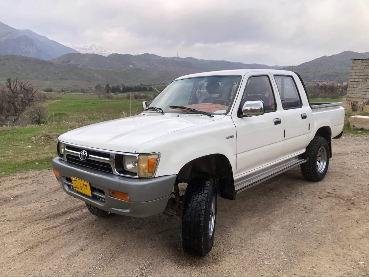 تۆیۆتا هایلۆکس ١٩٩٦
ئاڕم پلاستیک سلێمانی-مەکینە 4y شەش گێڕە - گێڕ و مەکینە و ئەکسل و دەبڵ ئەکسل هەمووی بە شەرت بێ دەعم و وەرگەڕان- کامل بۆیاخە بۆ جوانی کراوە قەترە ڕزیوی پێوە نیە - تەبرید و گەرمی بەشەرت کارەبای هەموی بەشەرت ناو گێچەکانی کامل ئیش ئەکات ٥ تایەی تازە 
نرخی ٦٨ وەرەقەو مەعامەلە
 ژ.م *********** 
شوێن . شارباژێڕ شربازهير, السليمانية
