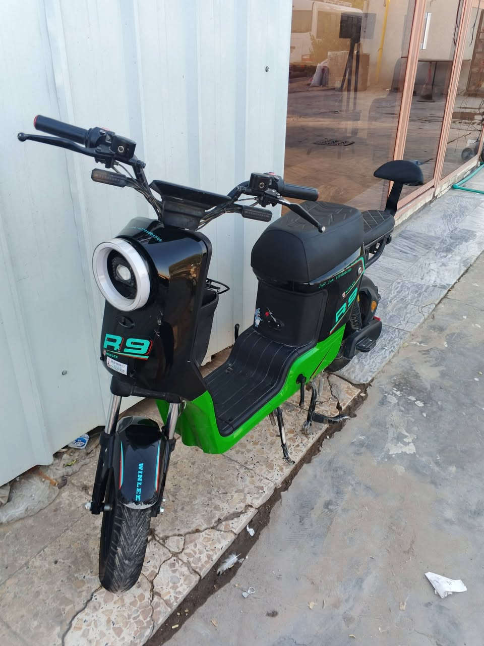 السلام عليكم دراجه شحن للبيع نوع ار9 دراجه نضيفه وموصفاته 5 بطاريات كبار والملف1200واط وسرعه حقيقي 60مع الوزن ولايت عالي وناصي ورماش و2 دبلات خلفيه غاز و2اماميه دهن ونضام البارك ونضام R رجوع اله الخلف ومنفذ شحن يوسبي ودراجه 4 سرعه وبريكات هايدروليك دهن  وبعد بيه موصفات


**إذا كنت صاحب هذا الإعلان وتريد حذفه لأي سبب، رجاءا أرسل رسالة إلى الدعم الفني**
