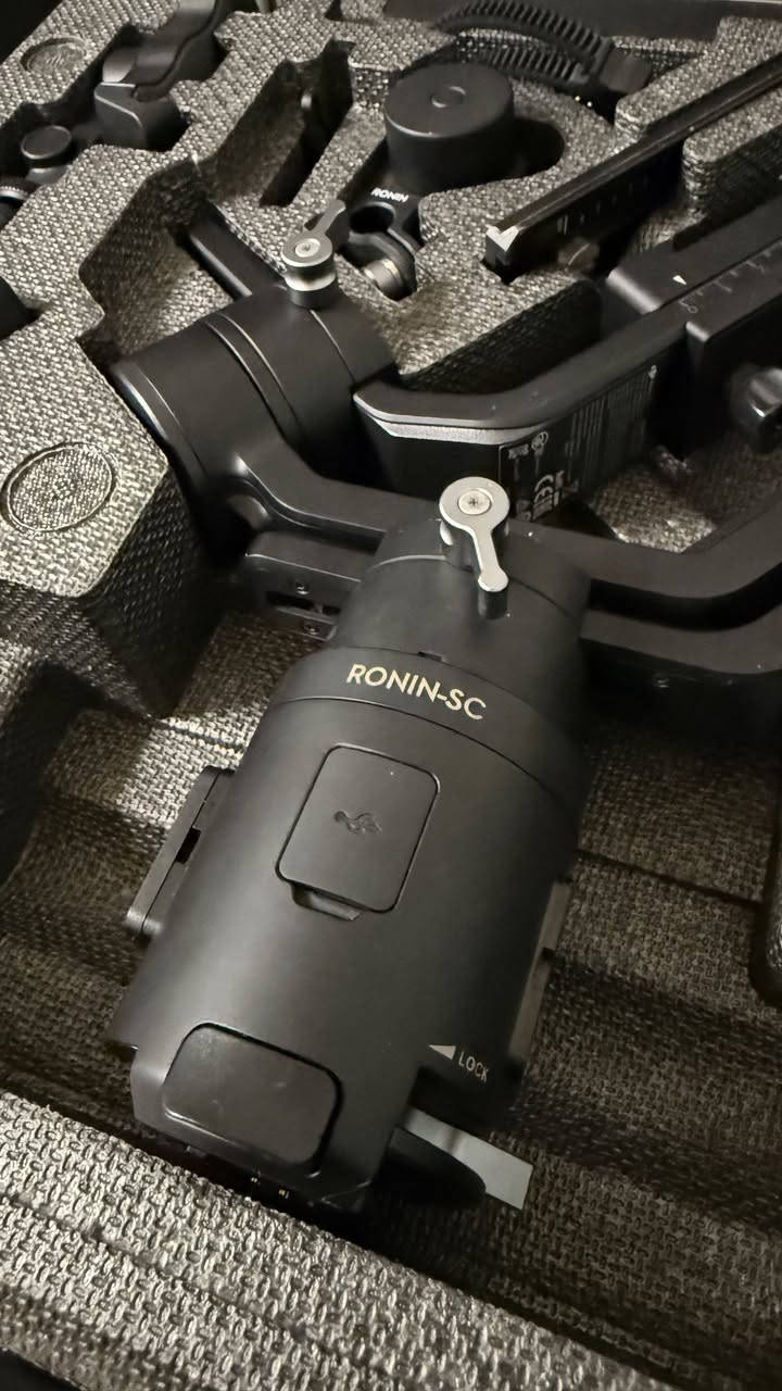 Dji Ronin SC Combo
وەک لۆک وایە زۆر کەم بەکار هێنراوە
هەموو پێداویستییەکانی لەگەڵە
نرخی ١٩٠ هەزار
لە سلێمانیم 
*********** whatsup
