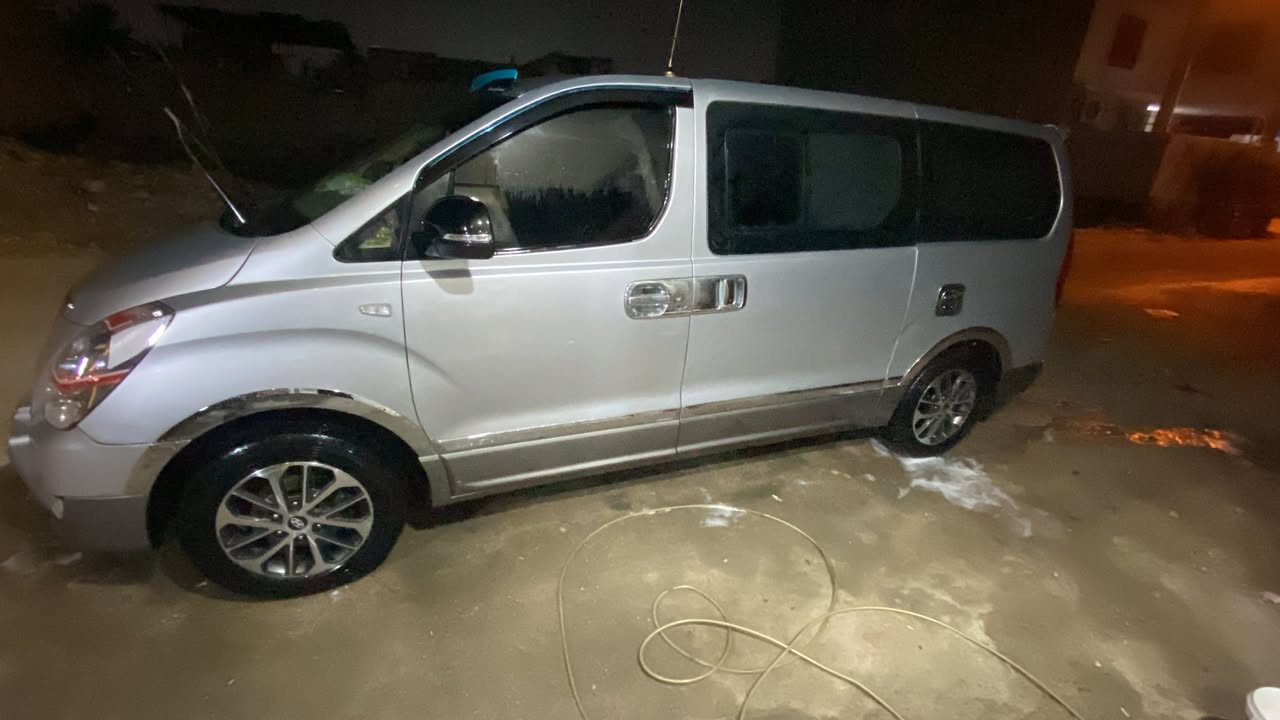 السلام عليكم ستاركس 9مفتوح محور مسكر مصبوغه عام السياره نضيفه مكينه كير جدد حداديه جديده سنويه منتهيه صارله سنه غرامات ماعليه سياره نصبغت جراد بيه وعندي صوره قبل صبغ كير عادي سياره مكان بصره ابو الخصيب رقم***********
