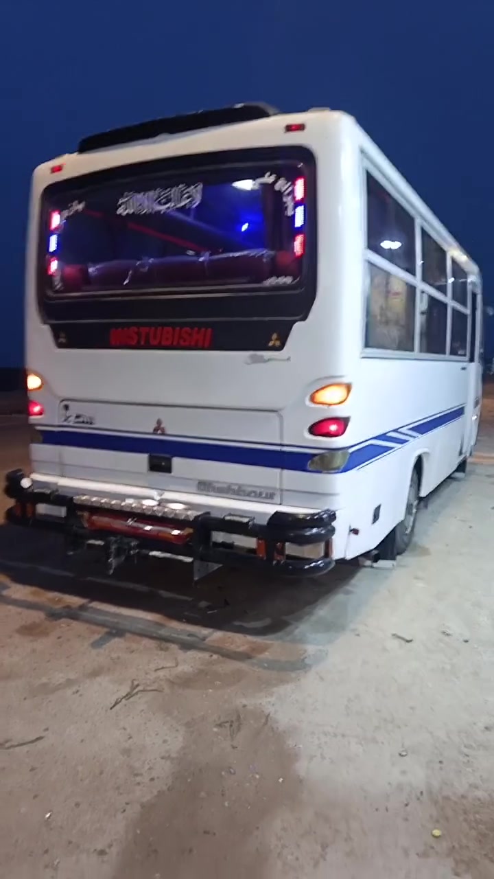 السلام وعليكم
باص مستوبيشي للبيع 
مكينه وكير مكفولات
كهربائيات كلها شغاله
السياره ماعايزه كبل لشارع
رقمها نجف انكليزي بس ع استلام 
***********
***********
