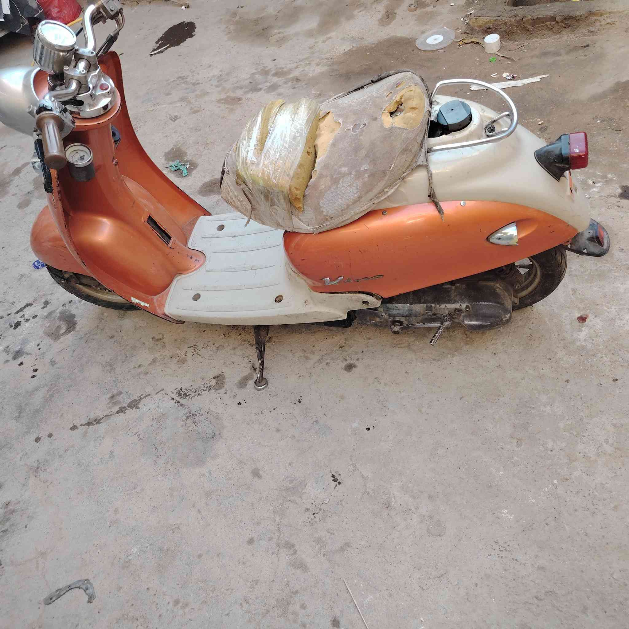 السلام عليكم. دراجه عبد الحليم دراجه شغاله بس تخربط ابيع كوم حديد سعر 100رقم ***********
