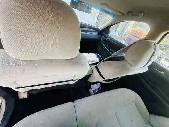 السلام عليكم عدي امبالا 2012 lt مكينة 3600 طك كارتو هي والكير جاهزة للاخير تبريد وتدفئة كاملة للاخير باسمي اريد مراوس جيب لبرتي حادثها جاملغ وبنيد عكس السايق سنوية 26 باسمي 
***********
