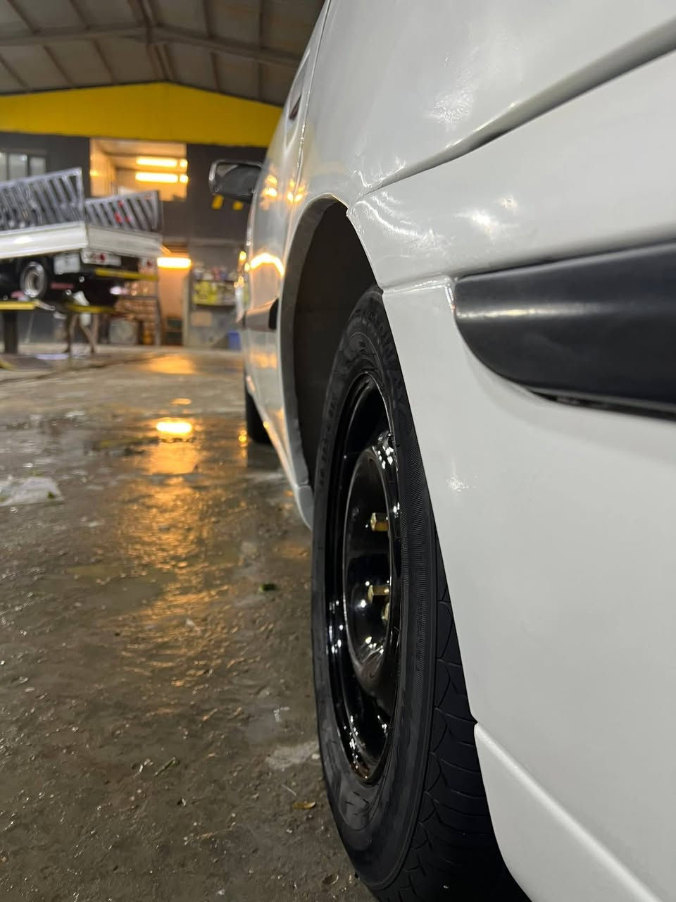 السلام عليكم شباب للبيع سمند. موديل 2010 رقم بغداد نكليزي بسمي سنويه ال2030 هزه جديده جاهز من كلشي تخم تاير جديد صدر خلفي امامي جديد كلج اجديد جاهز سياره للخير مكفوله من الحادث بيها صبغ دوسات وباب الوره سايق اثر طخه بصيطه السعر 43 وبيها مجال بصيط حك جيه مكان السياره بغداد تاجيات الاتصال***********
