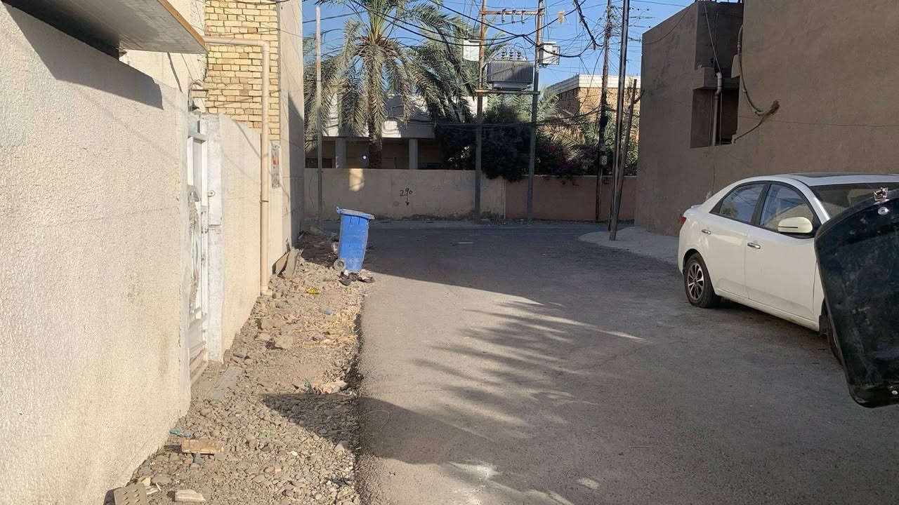 لموقع السريدات المربع الاول
بيت للبيع شارع حجيه صبريه 
مساحه 200متر واجه6 نزال34  
ا للاستفسار ***********
