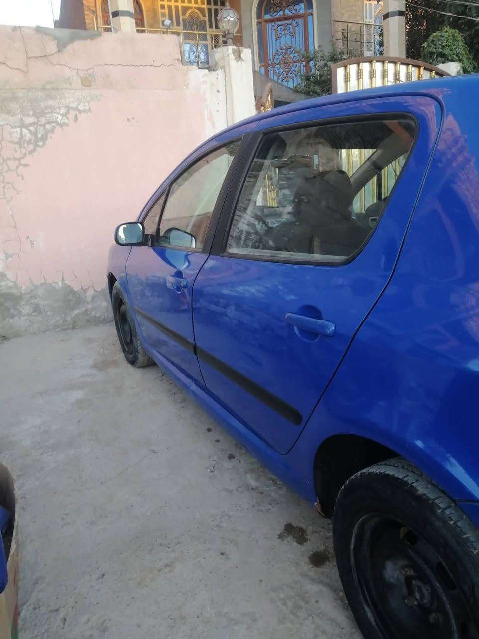 بيجو للبيع سياره بلاديه بدون صبغ السعر 40 ورقه الاستفسار أكثر ***********
