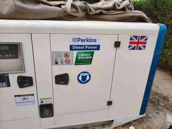 مولد للبيع
بيركنز 30kv
120 امبير 
السعر 70 ورقه وبيها مجال
بغداد للستفسار 
 ***********
